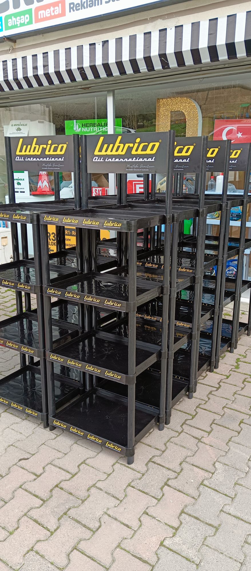 Madeni Yağ Standı – 50×40 cm Enjeksiyon Raflı, Teşhir Çözümü